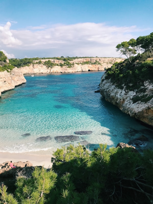 Location voiture Minorque — crique eau turquoise Cala Pregonda