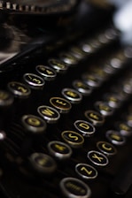 shallow focus photography of black typewriter