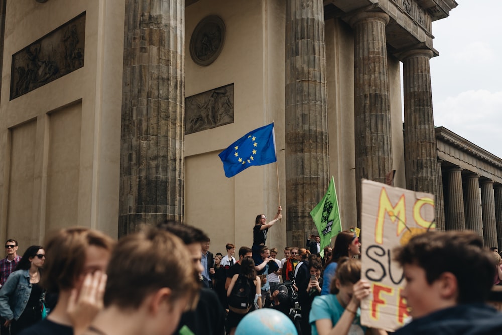 Gruppe von Personen, die im Freien stehen