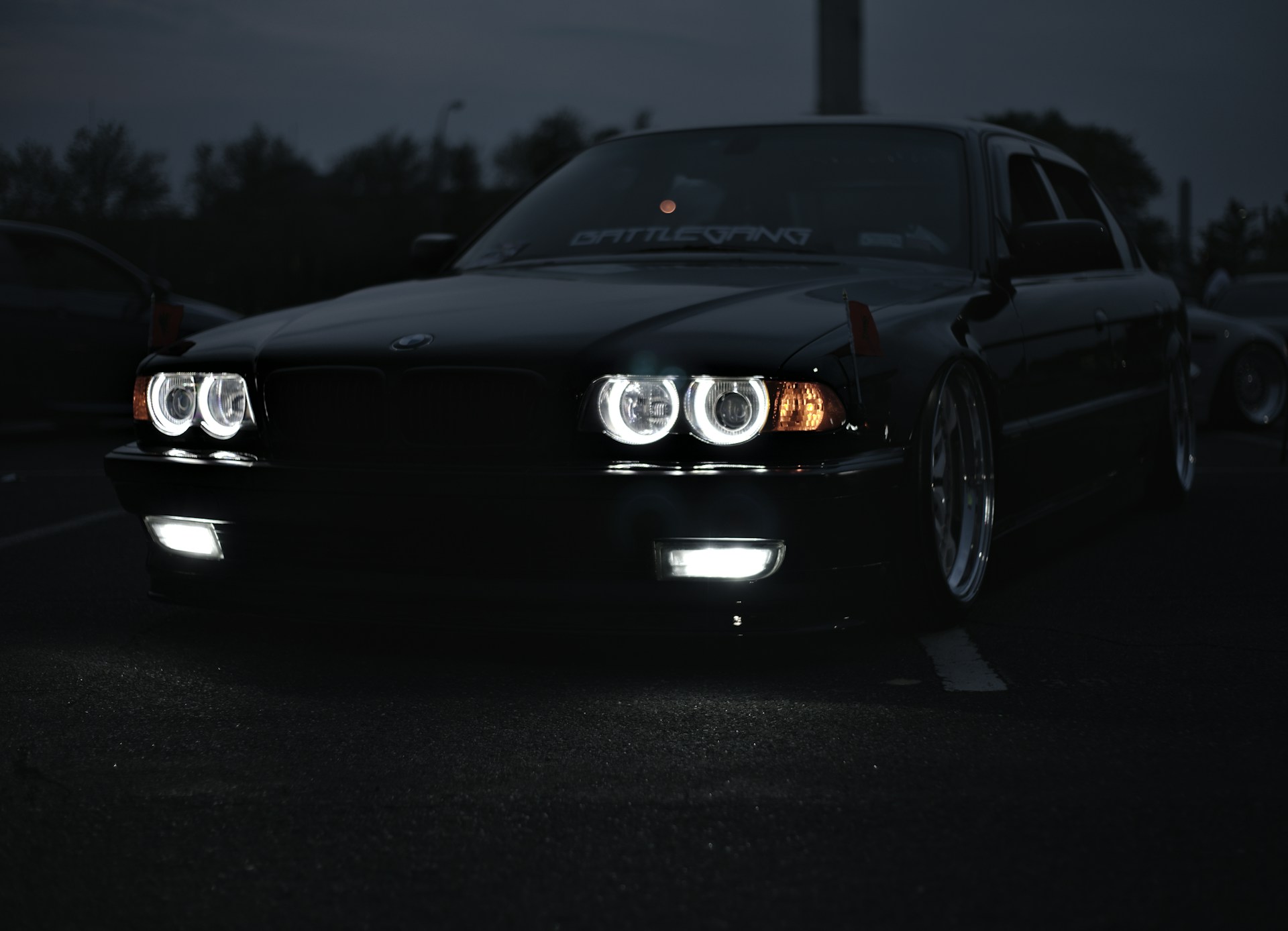 gray computer monitor