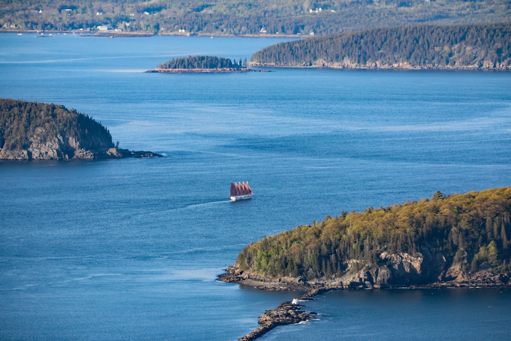 sailing boat during daytime