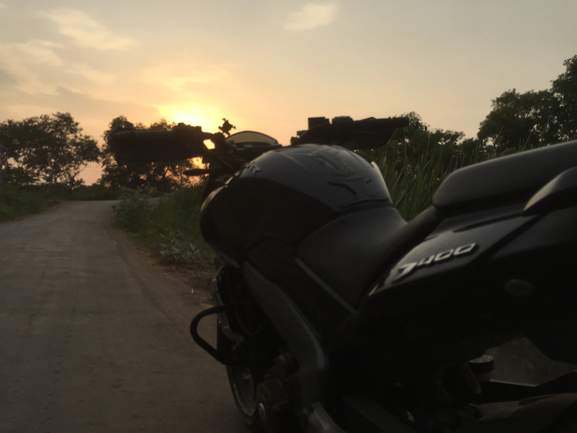 gray computer monitor