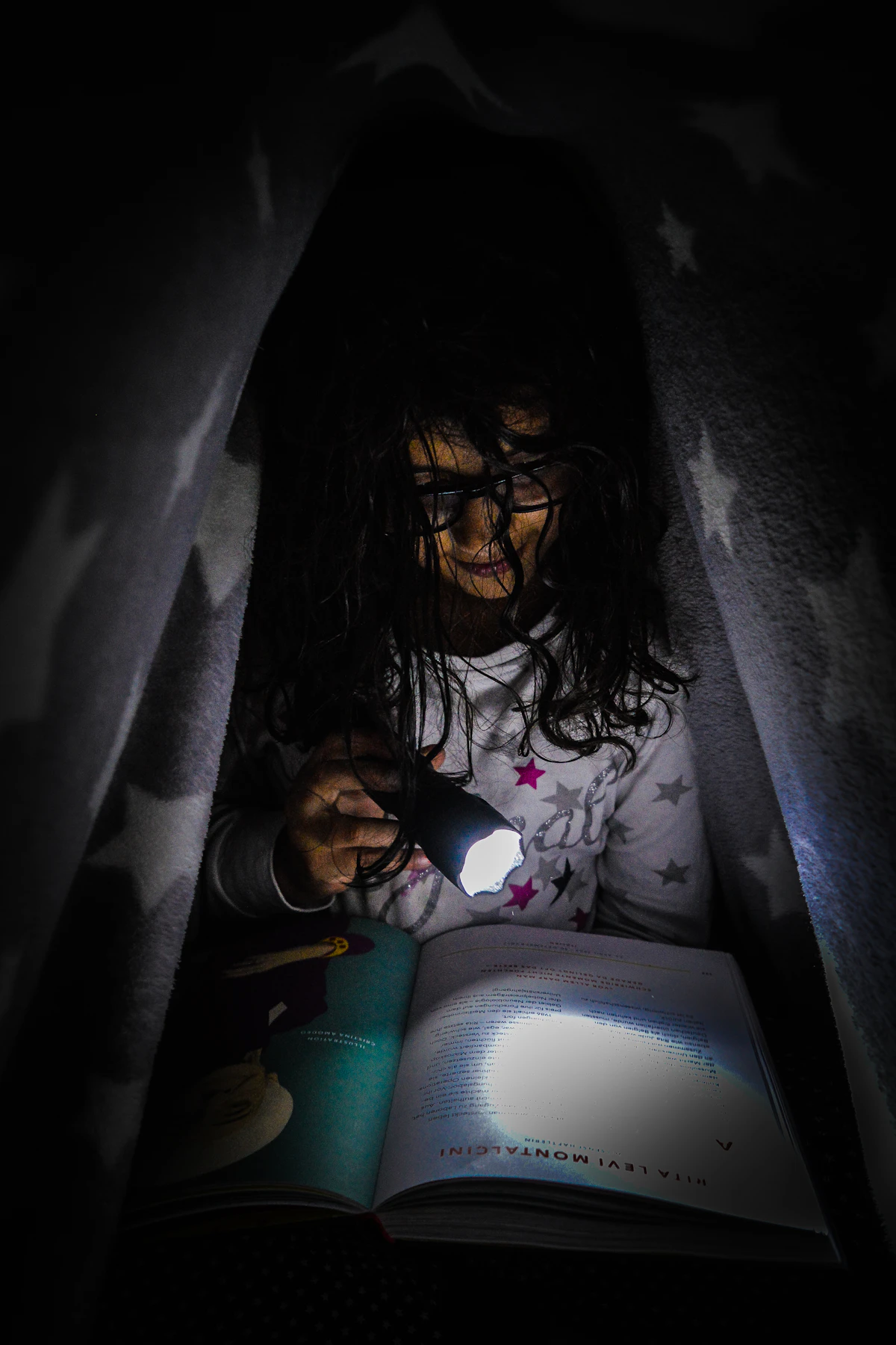 A personalized children's book when your child is afraid of the dark: how a story turns fear into courage