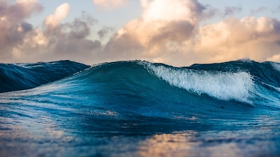 ocean wave during daytime wave google meet background