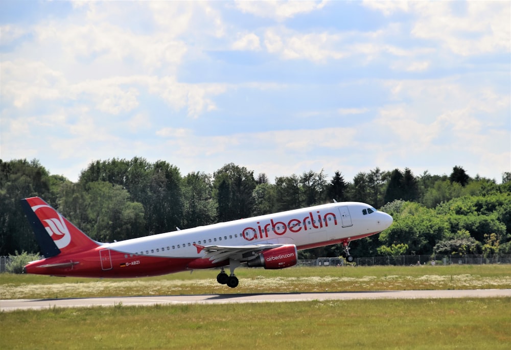 white and red Airberlin airplane