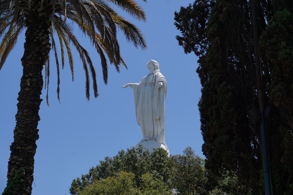 woman in white dress statue