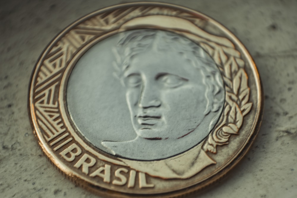 gold and silver Brasil coin