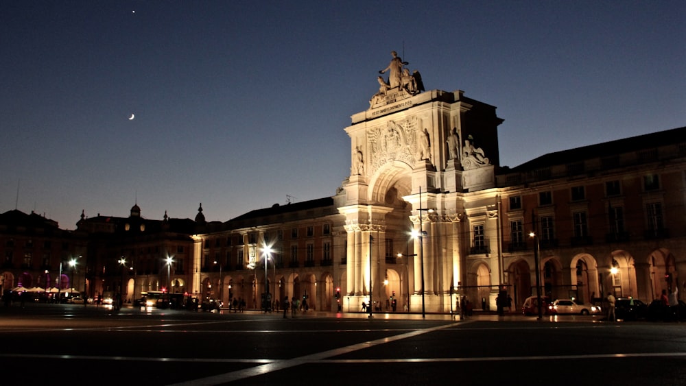 Arch de Triomphe surrounded by buildings