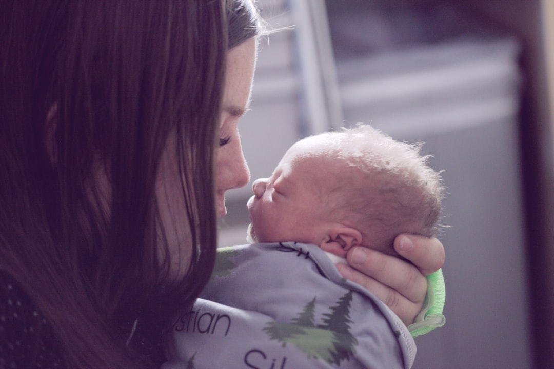 Jeune maman avec son bébé