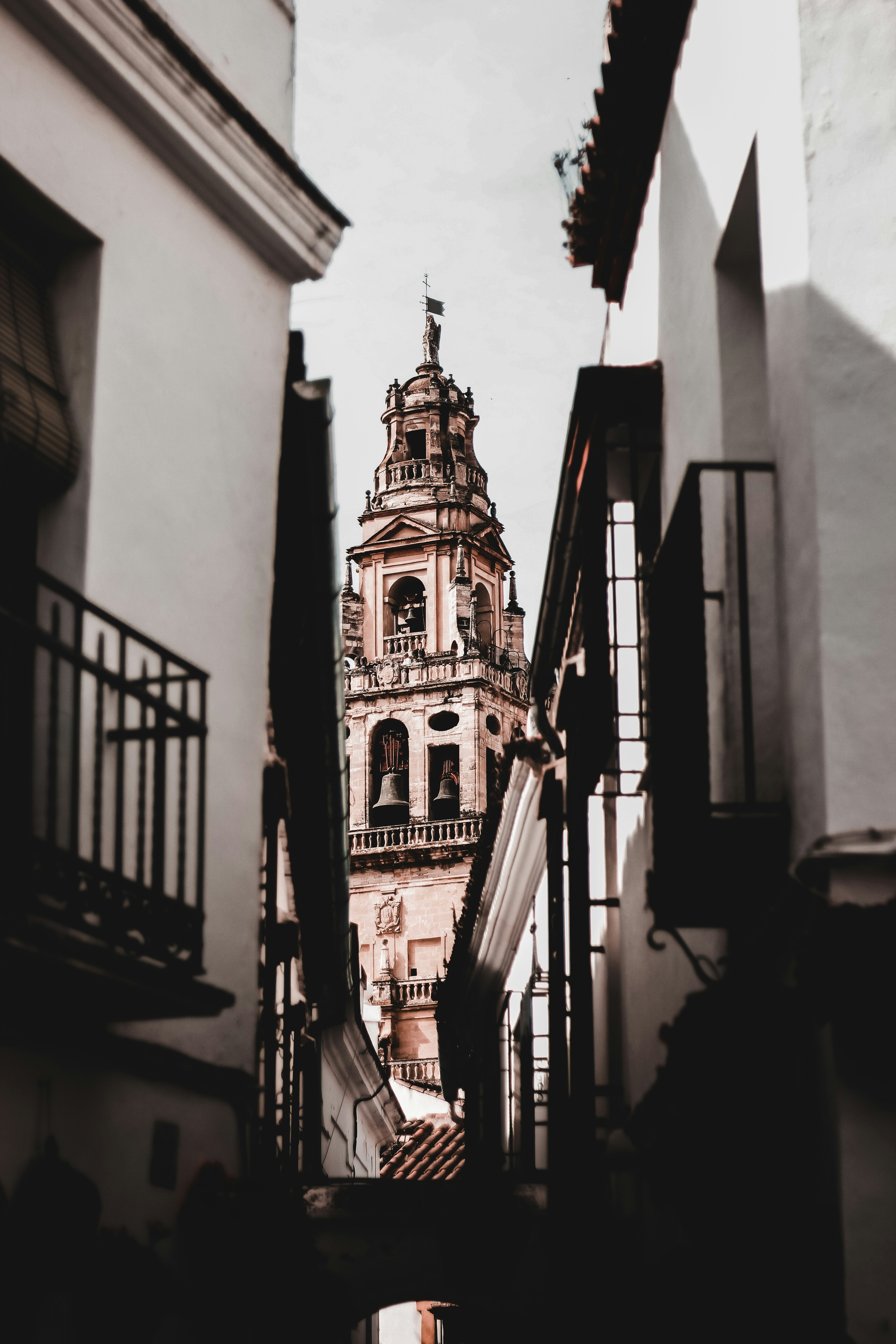 torre de hormigón beige