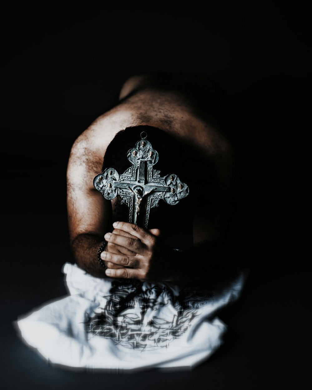 close-up photography of person holding cross
