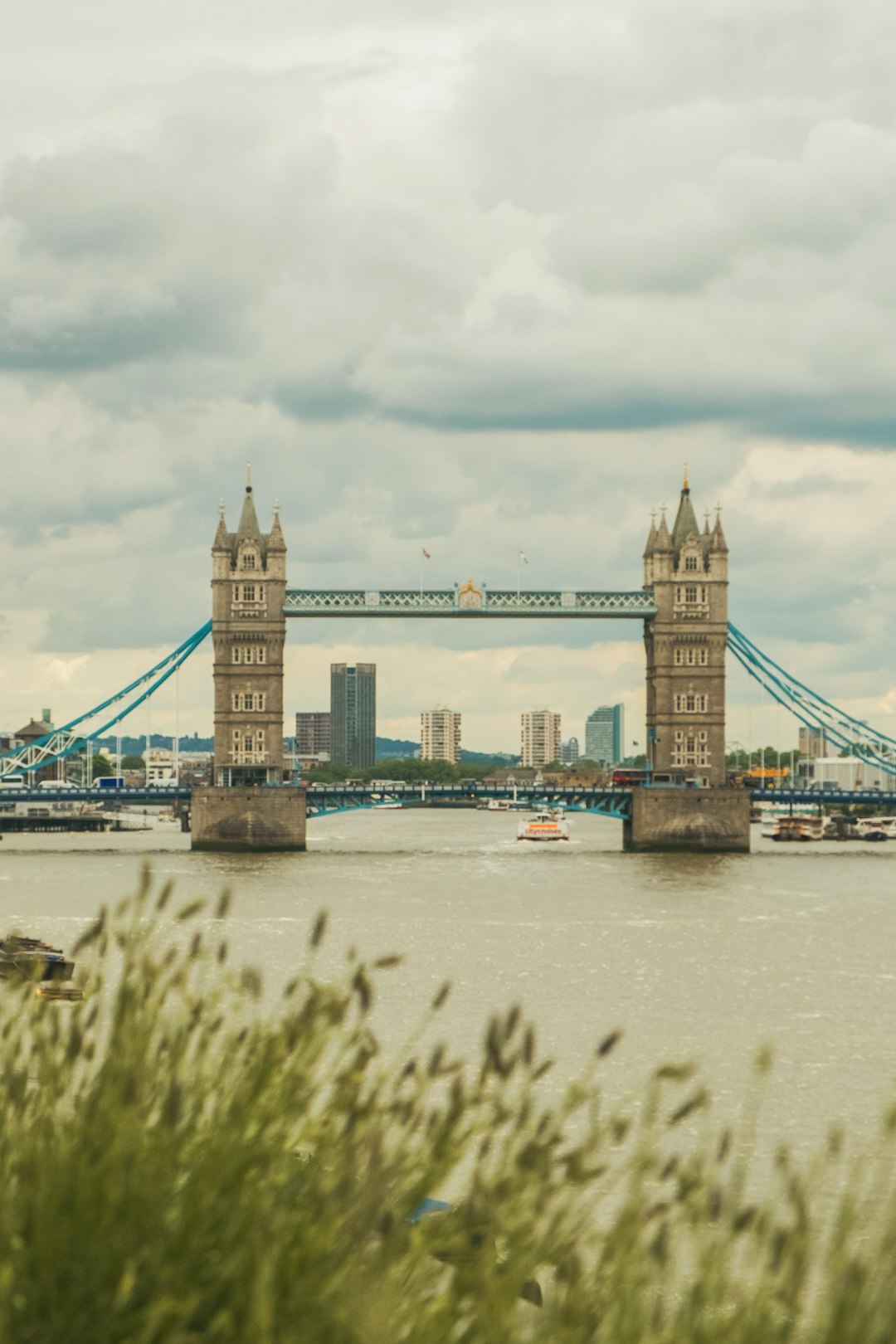 architectural photography of Tower Bridge