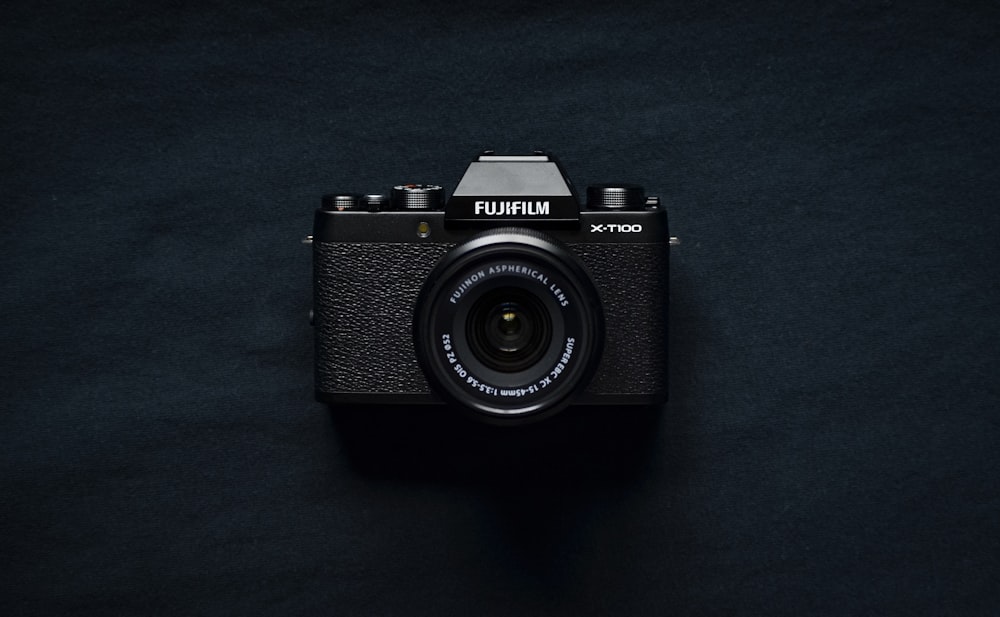 schwarze Fujifilm-Kamera