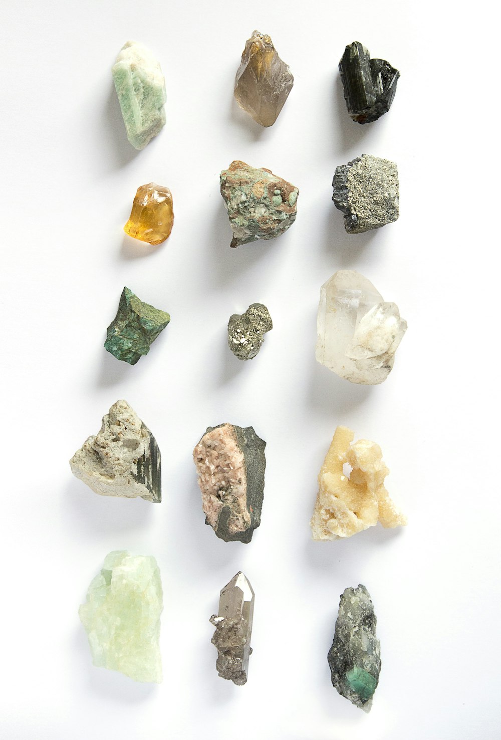 Lote de piedra de colores variados