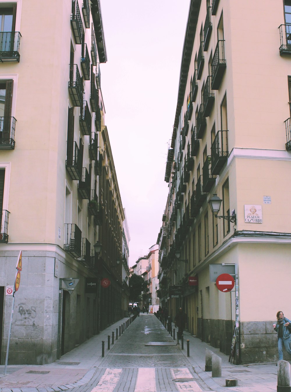 vacant pathway in between buildings during daytime