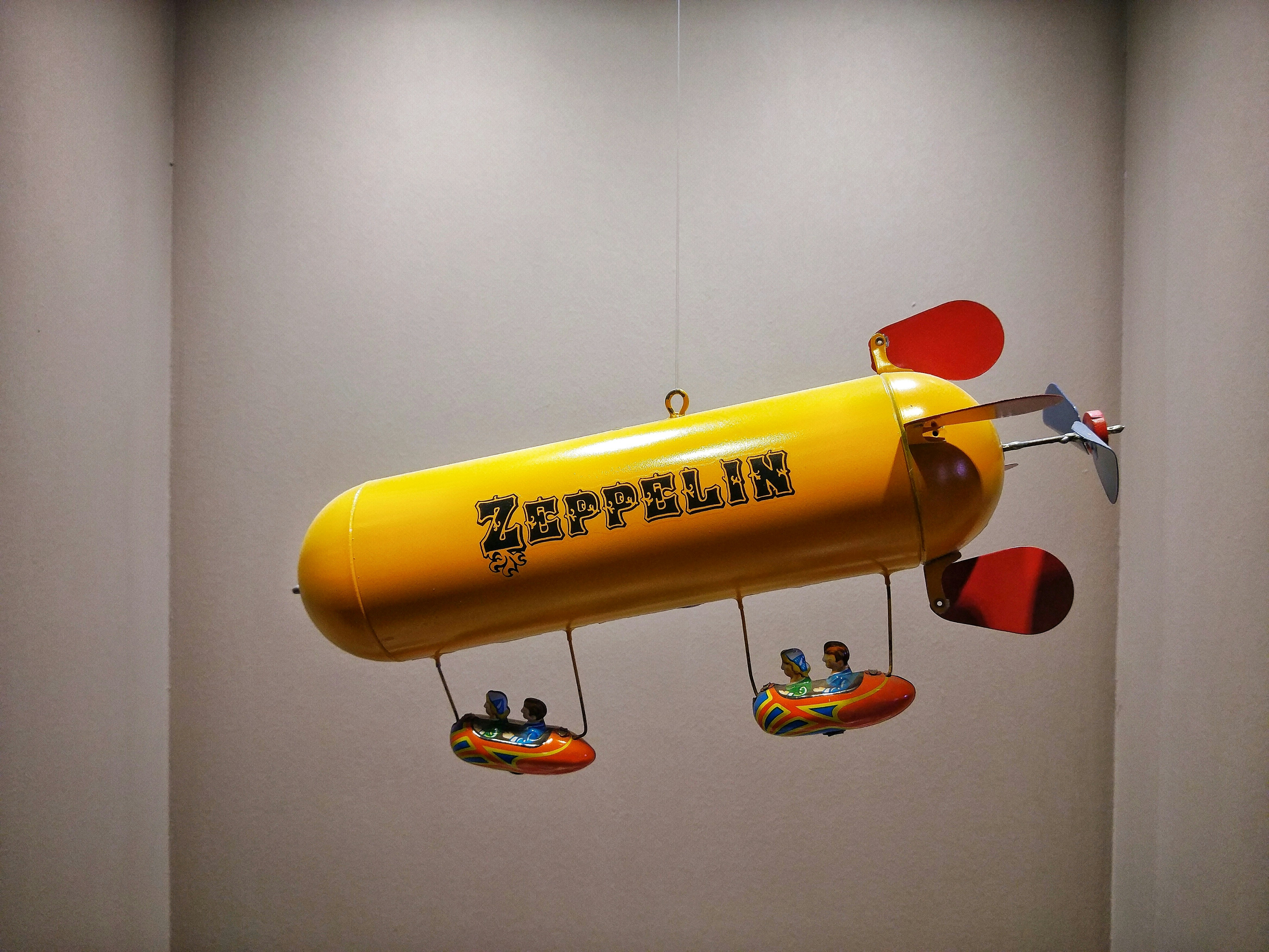 yellow Zeppelin hanging decor, Zeppelin !
