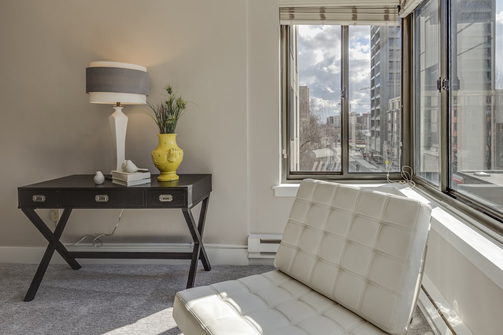 Barcelona Chair Pictures Download Free Images On Unsplash