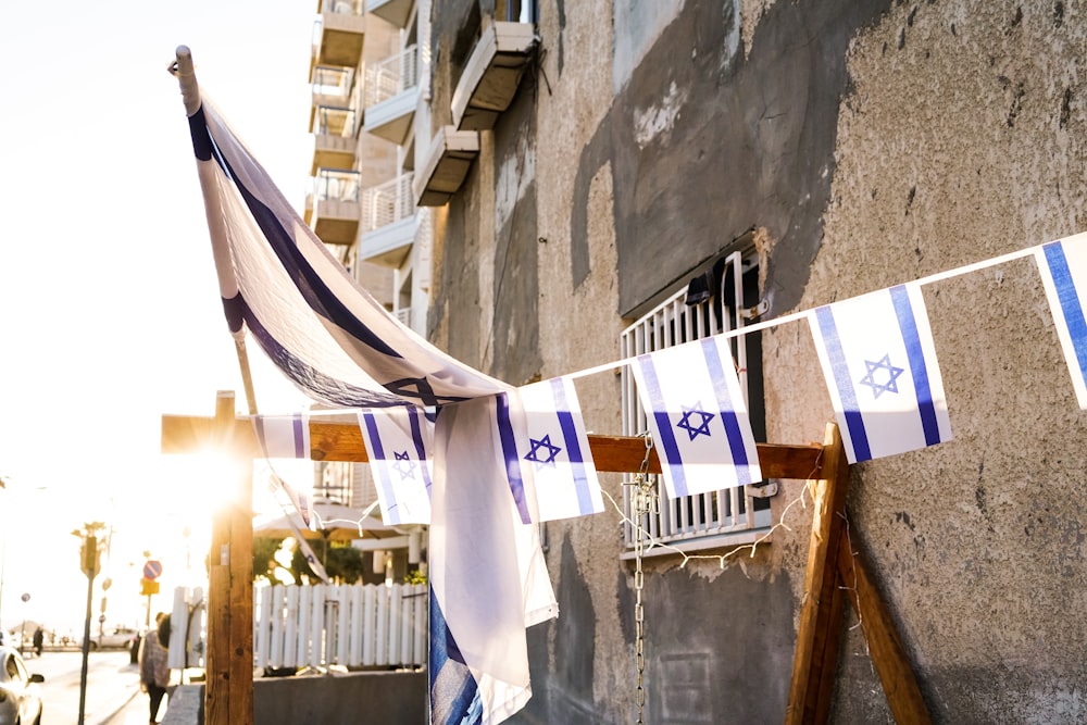 Bandera azul y blanca