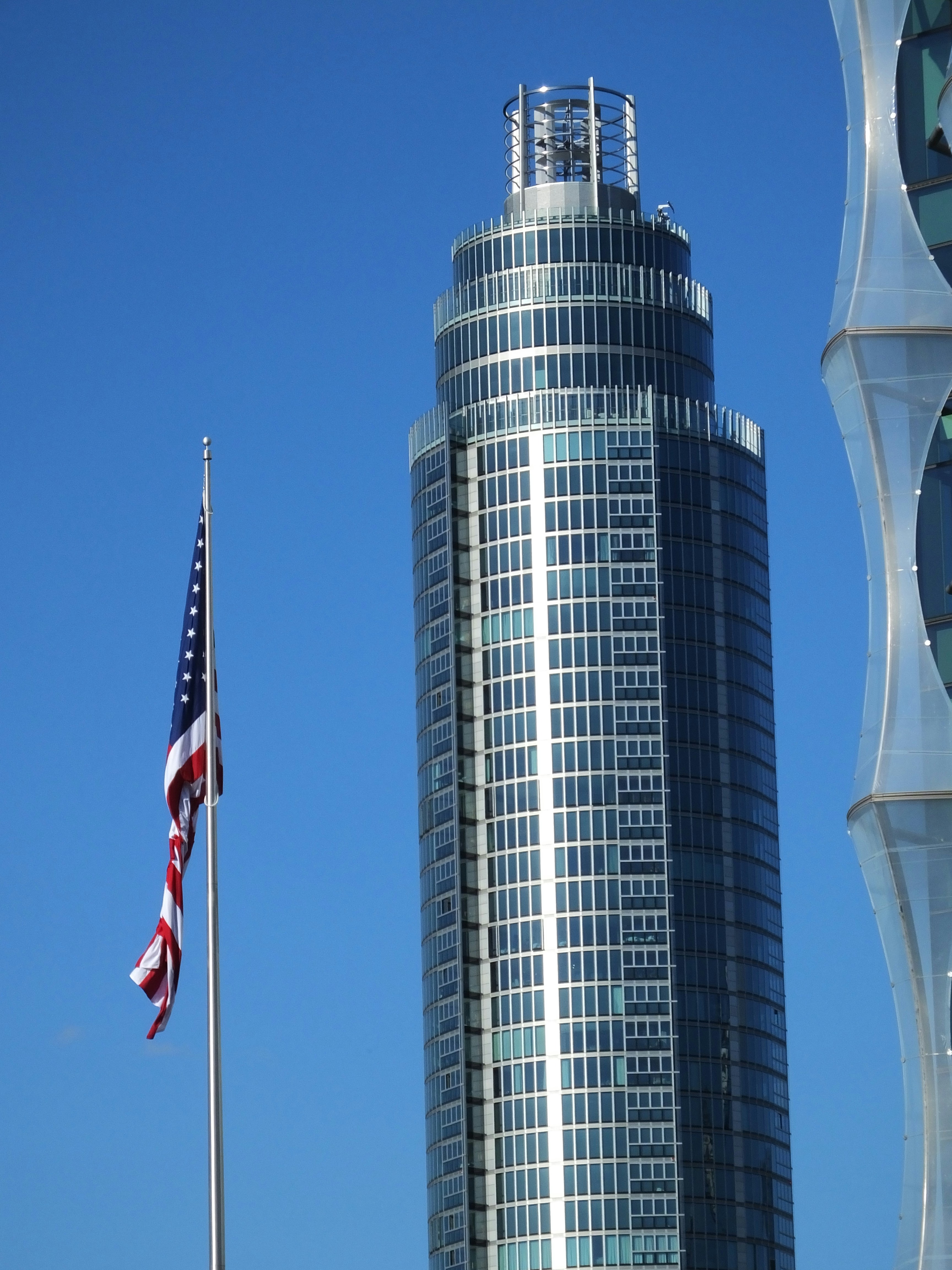 gray high-rise building