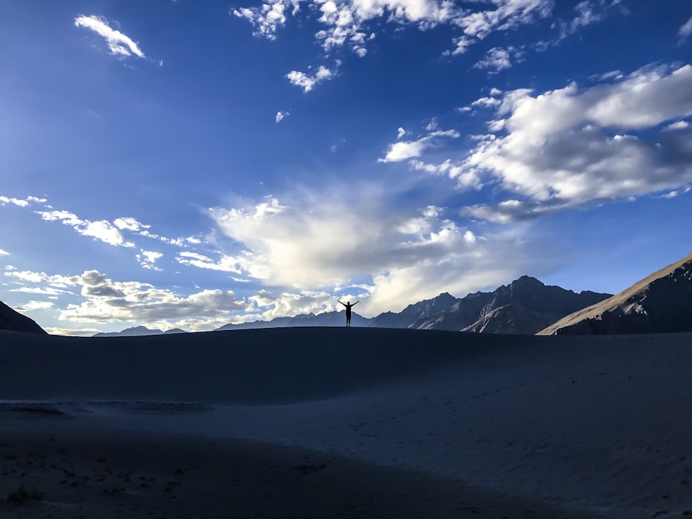 blue mountain under blue sky