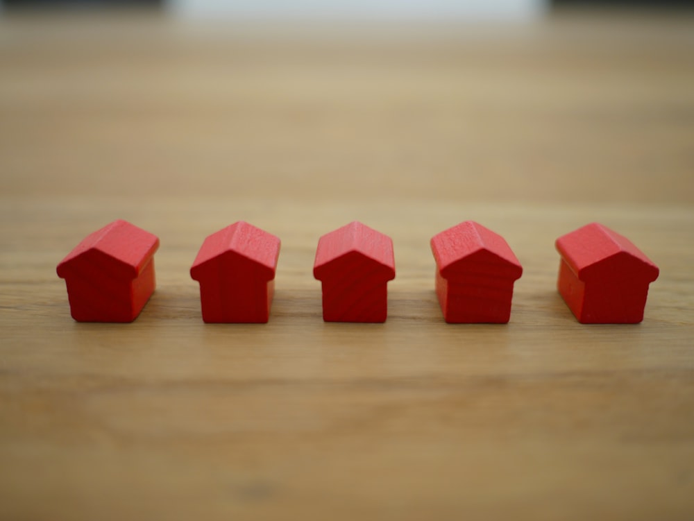 Det stilles flere krav for å kunne få finansiering til å kjøpe bolig. Les mer om hvordan du kan søke om boliglån i denne artikkelen.. 