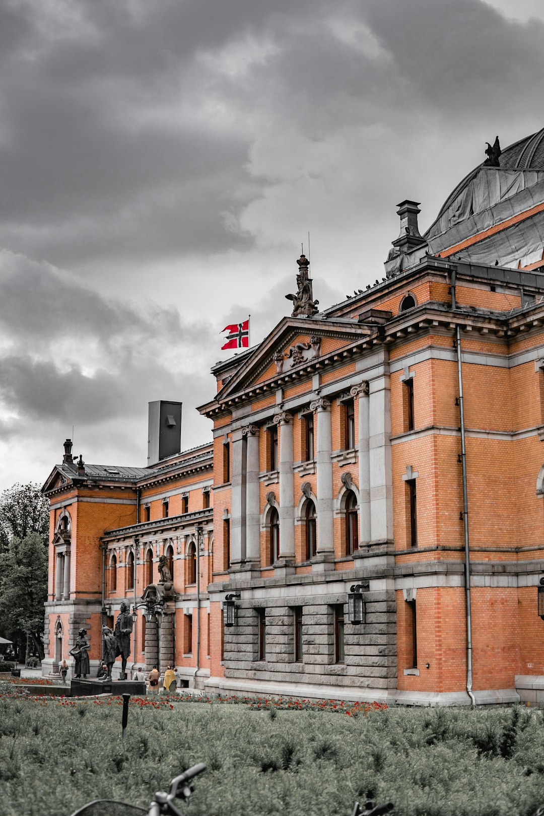 Landmark photo spot Nationaltheatret Oslo