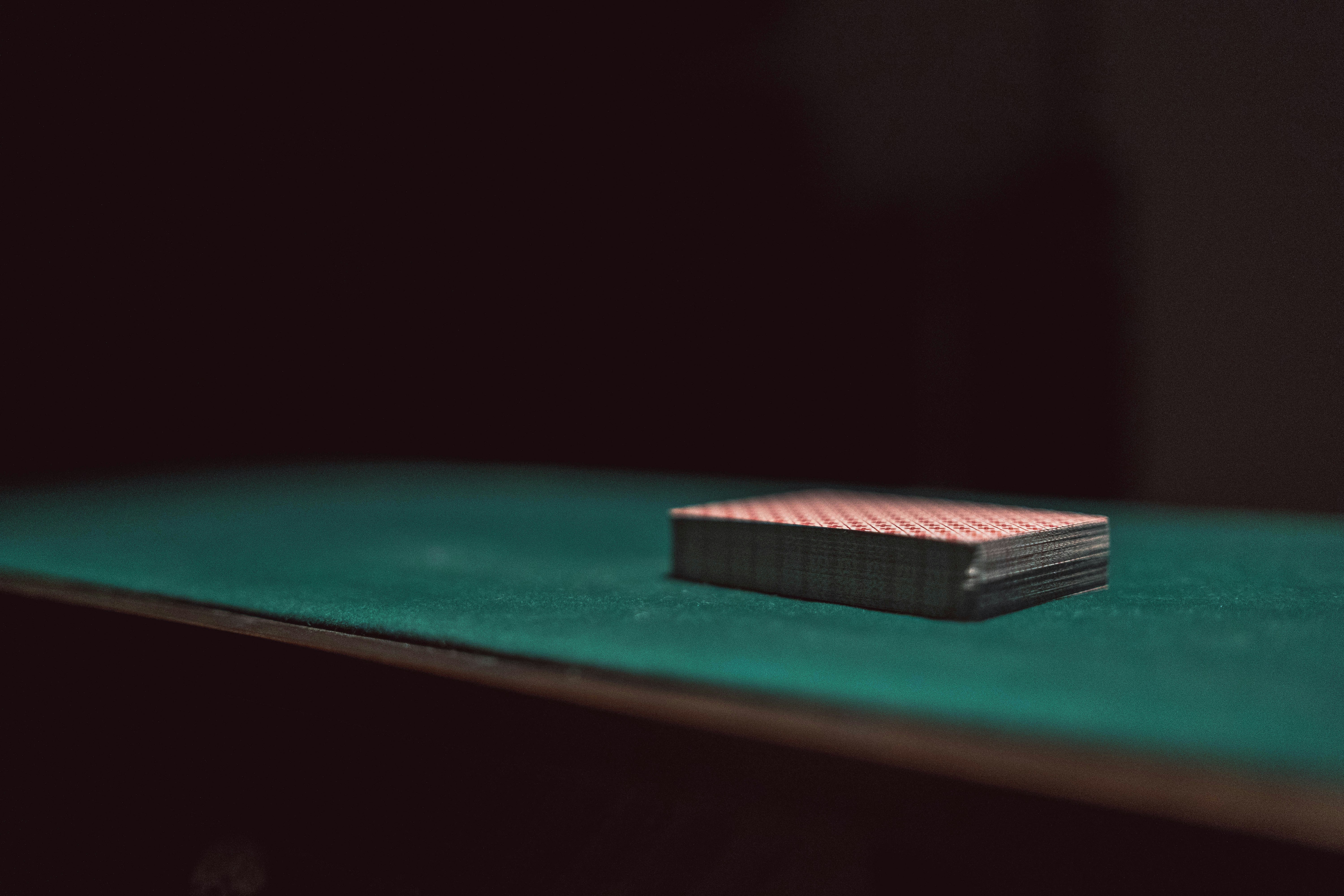 photo-1560526396-82d093122bda?ixid=M3wxMjA3fDB8MXxzZWFyY2h8MTZ8fHBva2VydHViZXxlbnwwfHx8fDE3NDkxNzcxNDZ8MA\u0026ixlib=rb-4.1.0