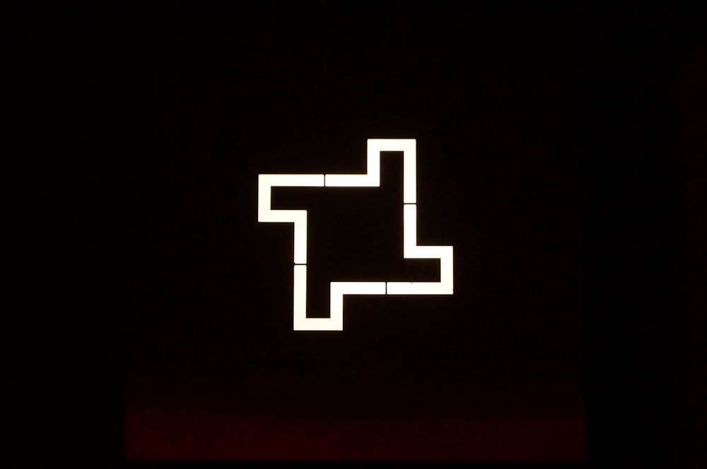 a picture of a white square in the dark