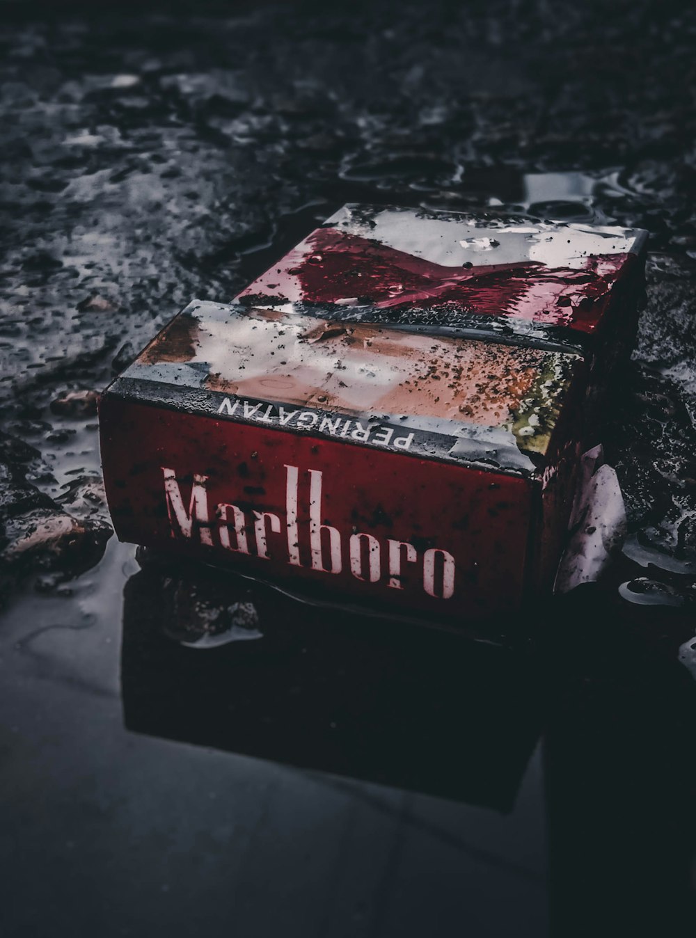 Marlboro Zigarettenschachtel mit Klappverschluss