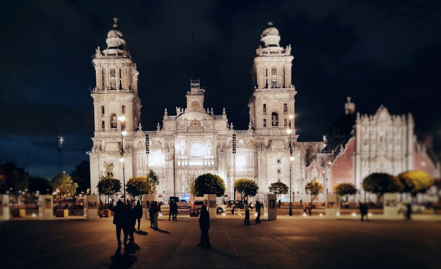 The Metropolitan Cathedral on the Zócalo lit up at night