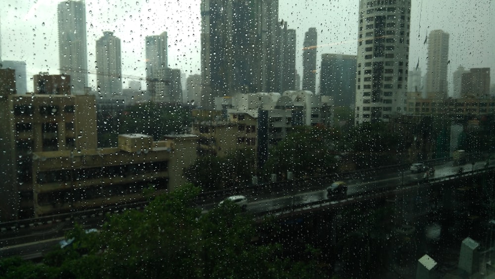 雨天時の市街地