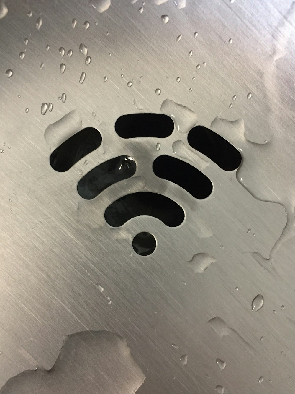 Segnale WiFi su pannello metallico