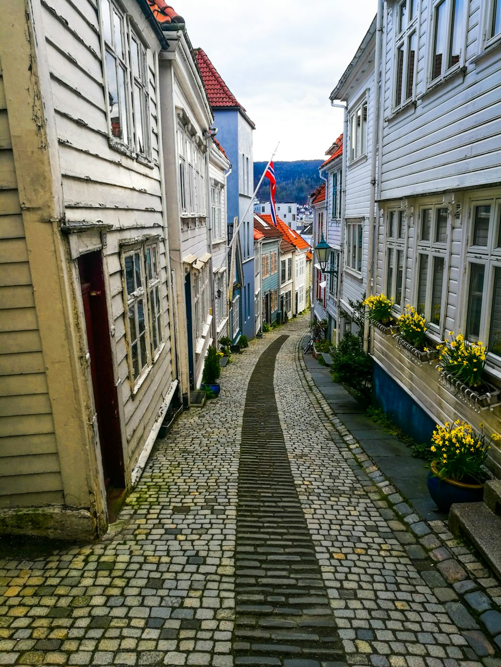 leere Gasse zwischen den Häusern