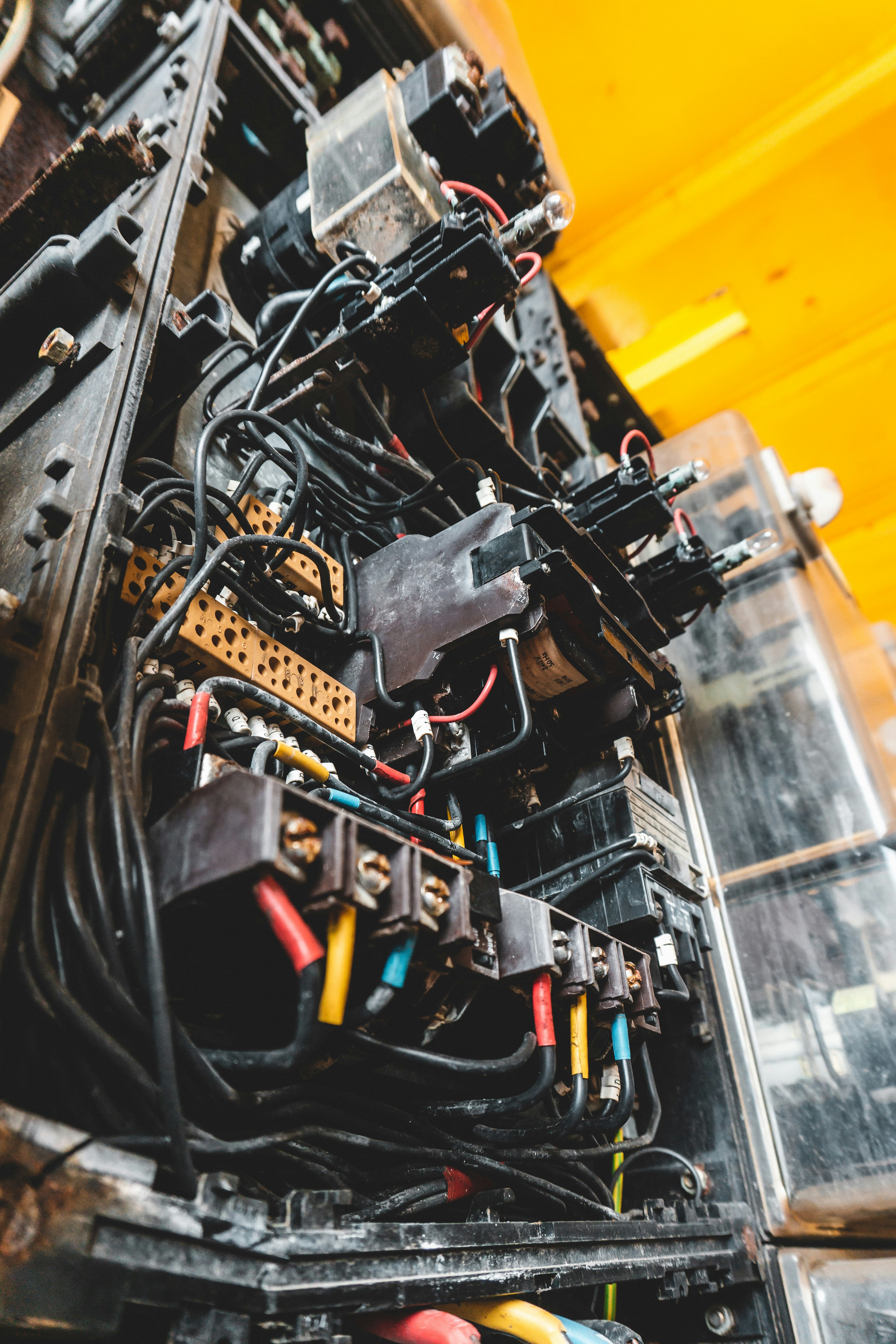 The Evolution of the Home Electrical Panel in 2026: Circuit Intelligence, Storage Integration, and Installer Playbooks