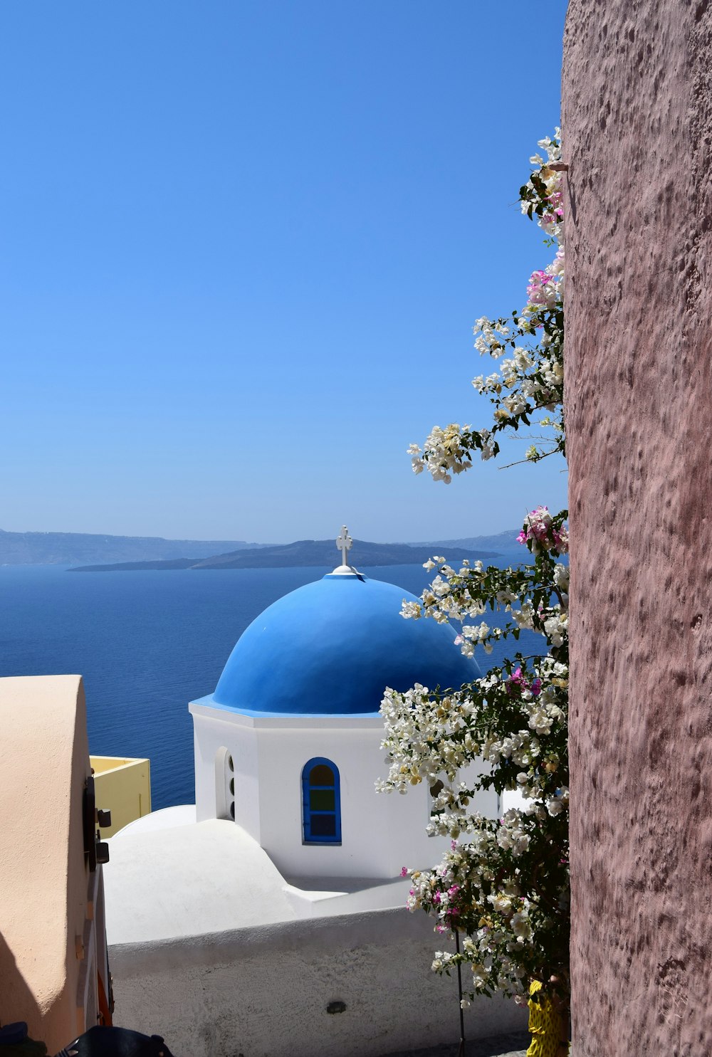 white and blue dome building near ocran