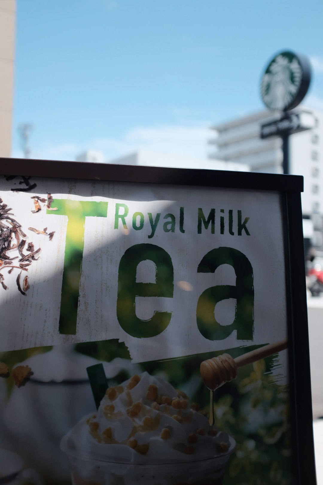Royal Milk Tea sign