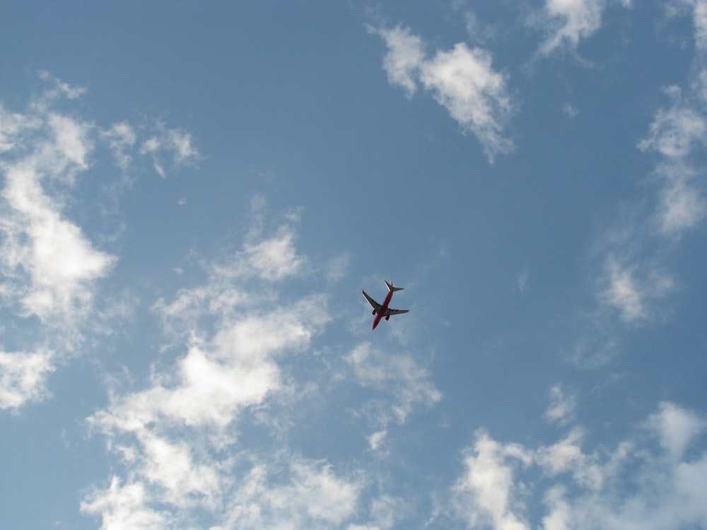 airplane in flight during daytime