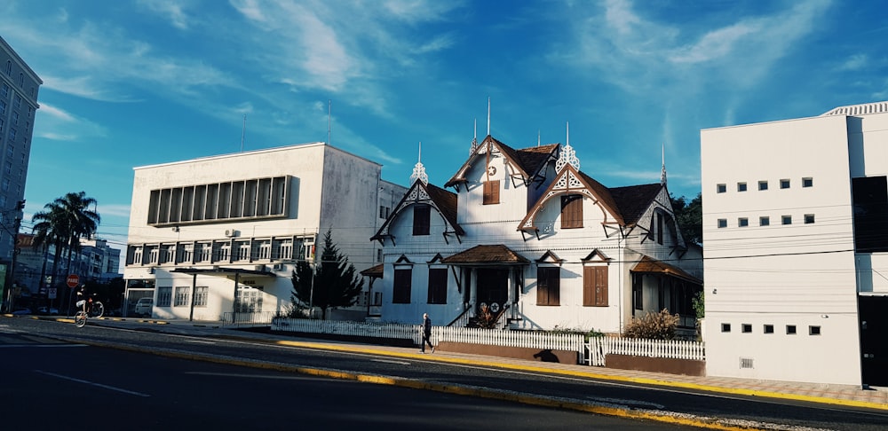 white house near buildings