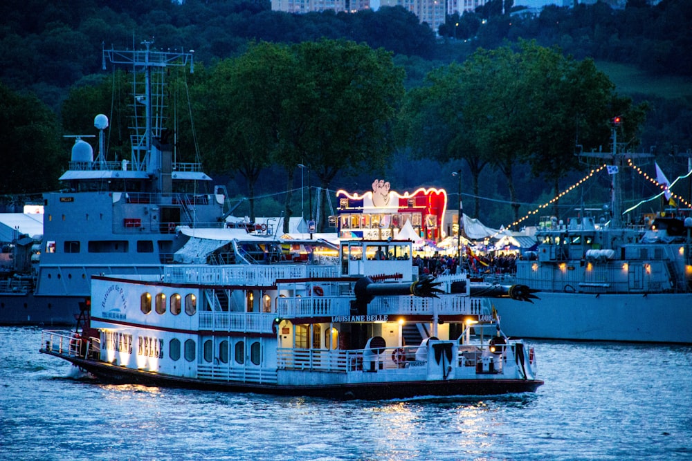 white and gray fast craft at middle of river