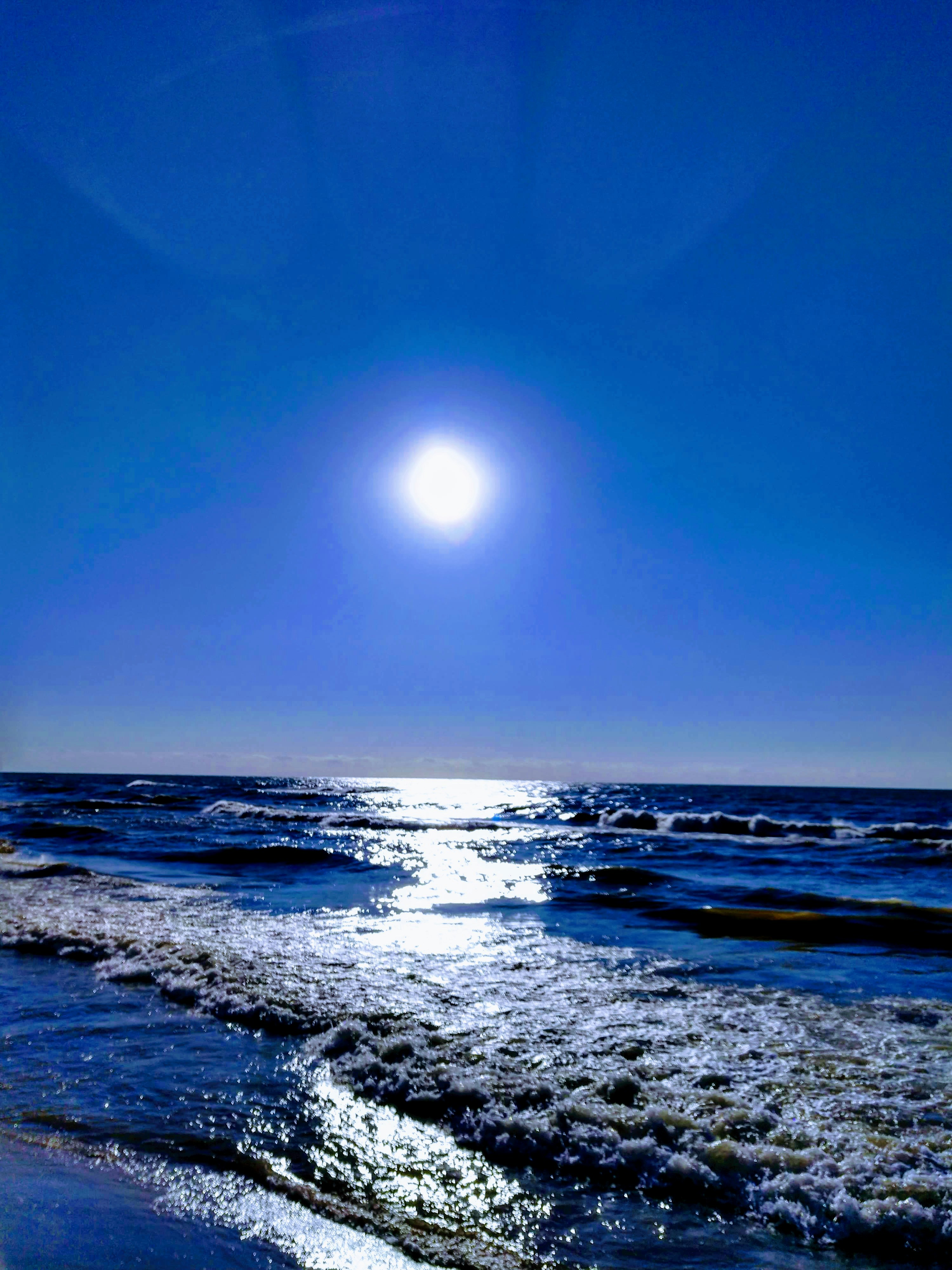 clear blue sea photo – Free Ocean Image on Unsplash