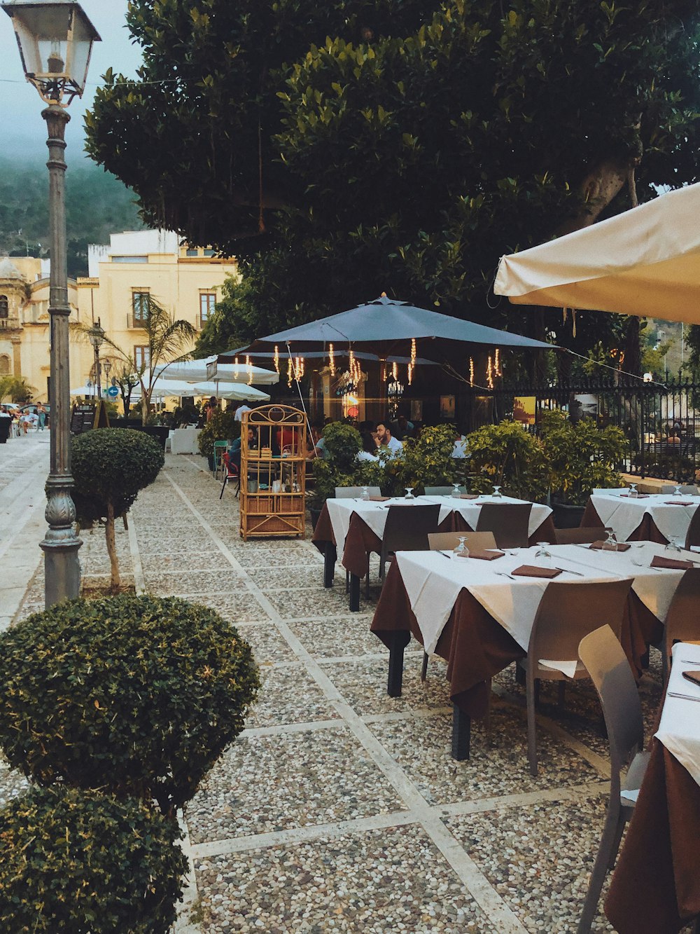 restaurant table display