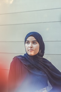 Hijab Navy Elegan