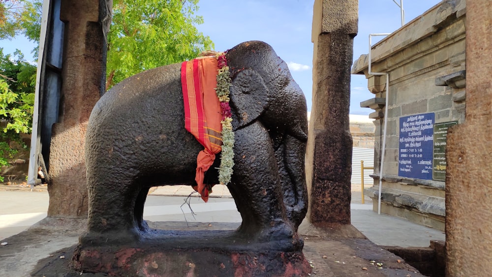 grauer Elefant Sttue