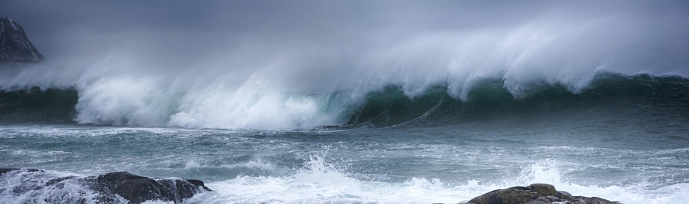 photography of ocean waves during daytime