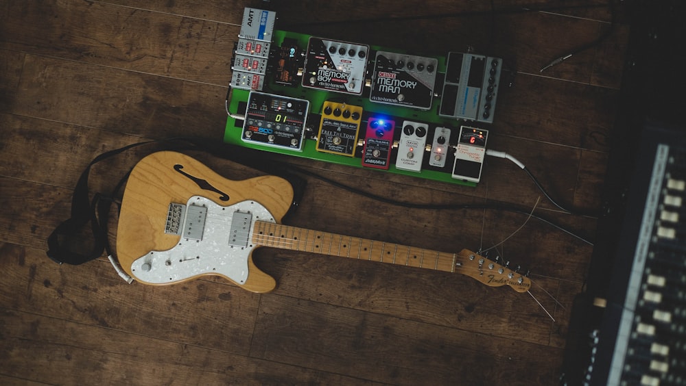 brown and white stratocaster electric guitar