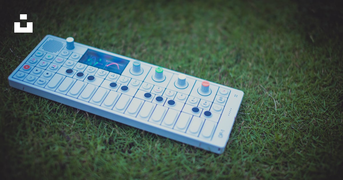 Rectangular white wireless musical instrument photo – Free Beatmaking ...