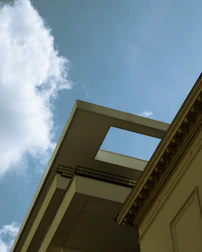 An official public administration building with clear architectural lines.