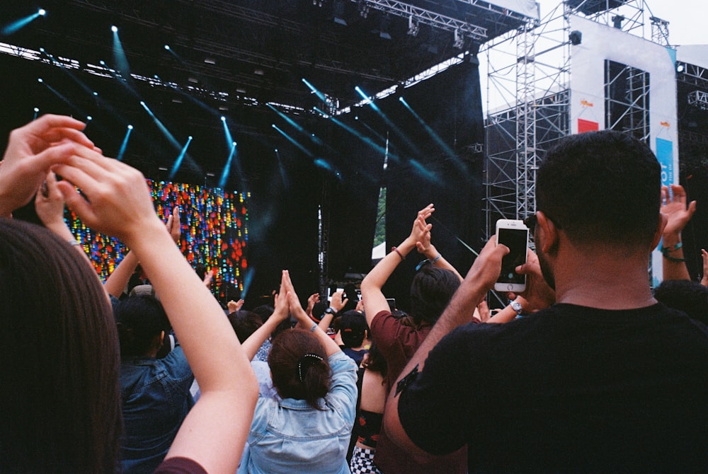 people watching live band