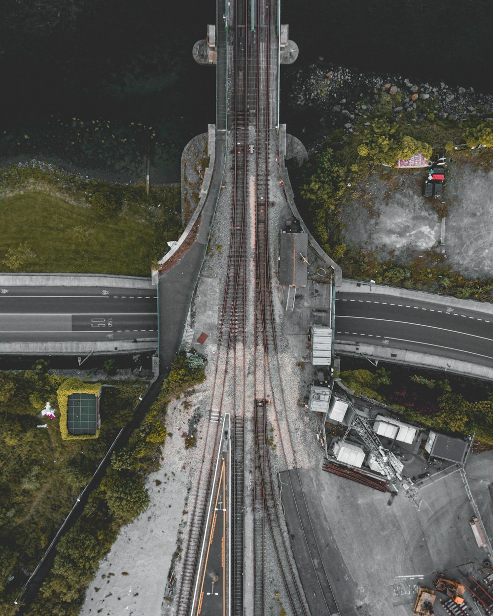 Ponte trasversale di osservazione della ferrovia del treno