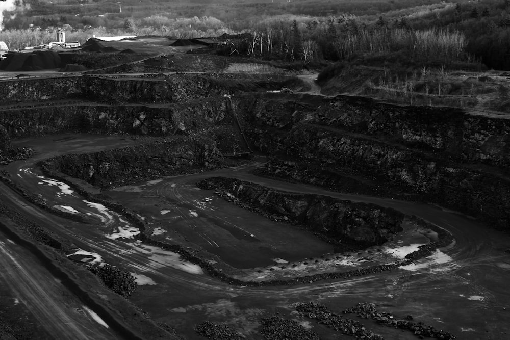 madencilik yolu gri tonlamalı fotoğrafçılık